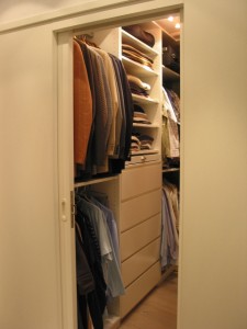 Begehbarer Kleiderschrank